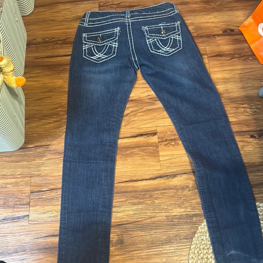 Blue Straight Leg Jeans with Classic Style